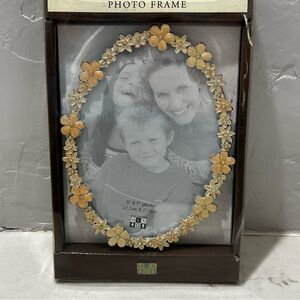 Floral Metal Picture Frame MYX Ivory Silver Beige 5 X 7 NEW